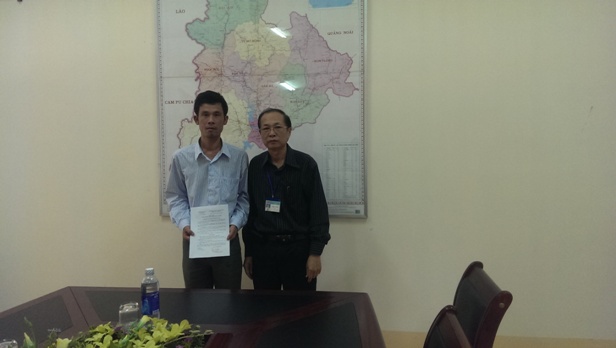 Sở Xây dựng tỉnh Kon Tum trao quyết định bổ nhiệm cán bộ.